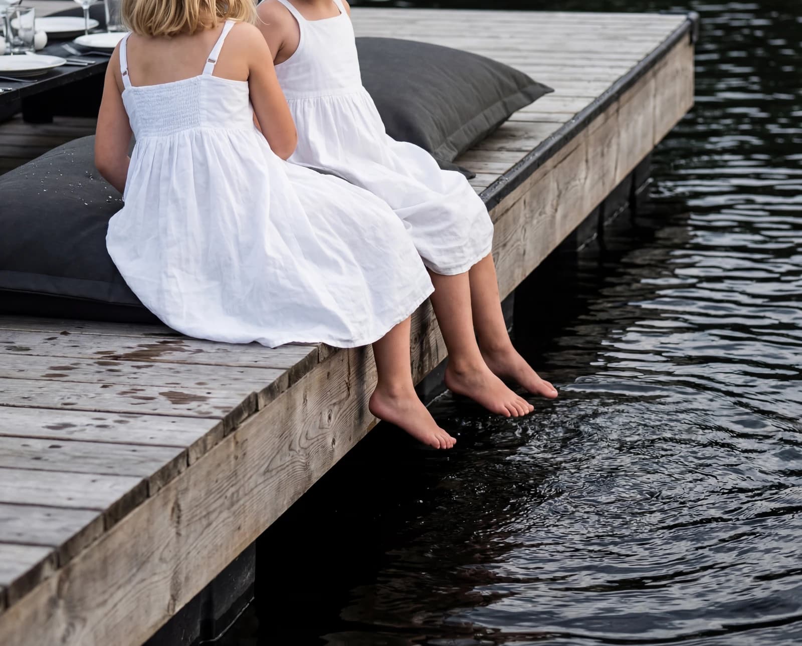Girls portrait by the lake